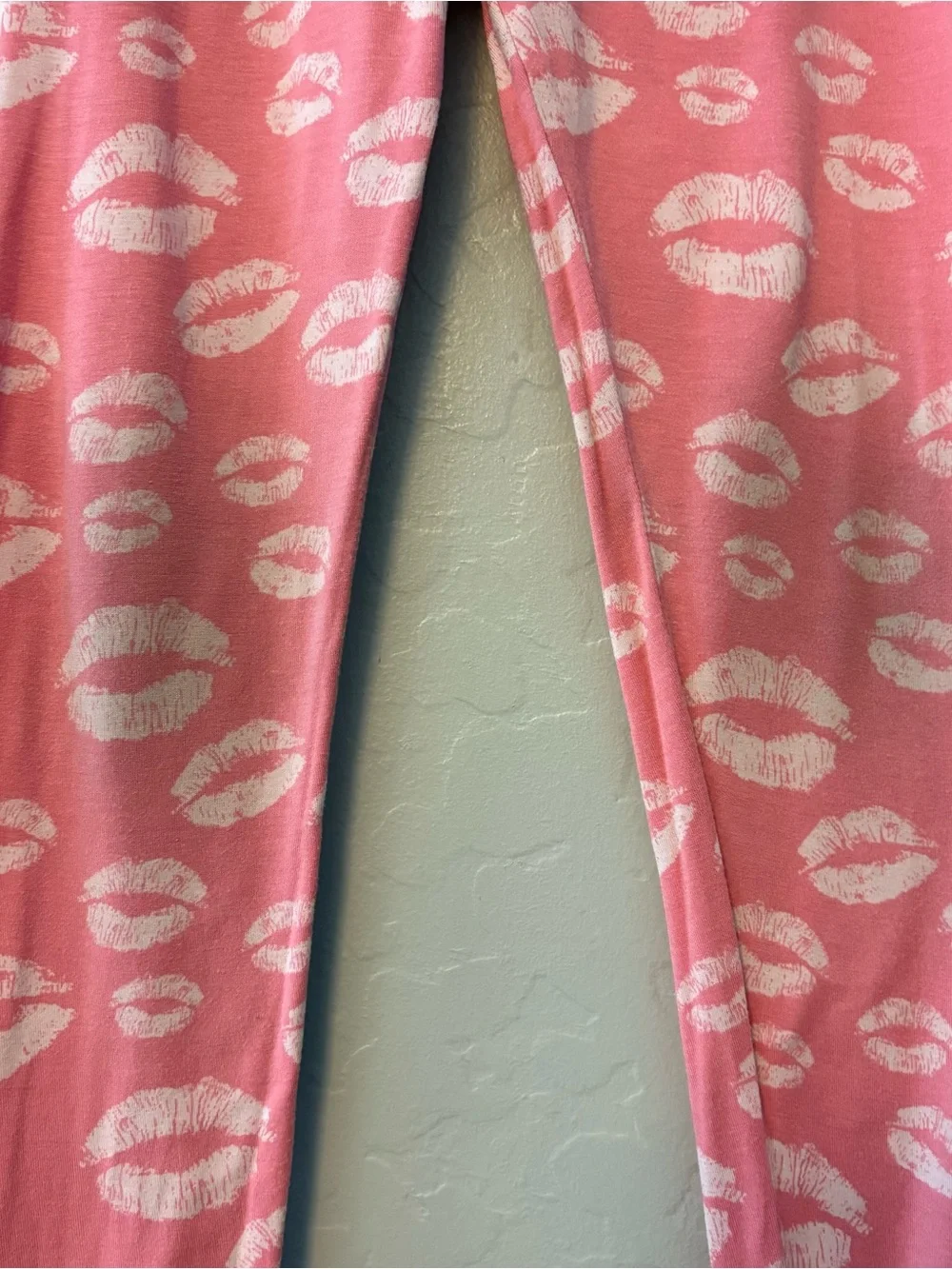 Little Sleepies pink white kiss lips two piece bamboo pajama set size 5/6